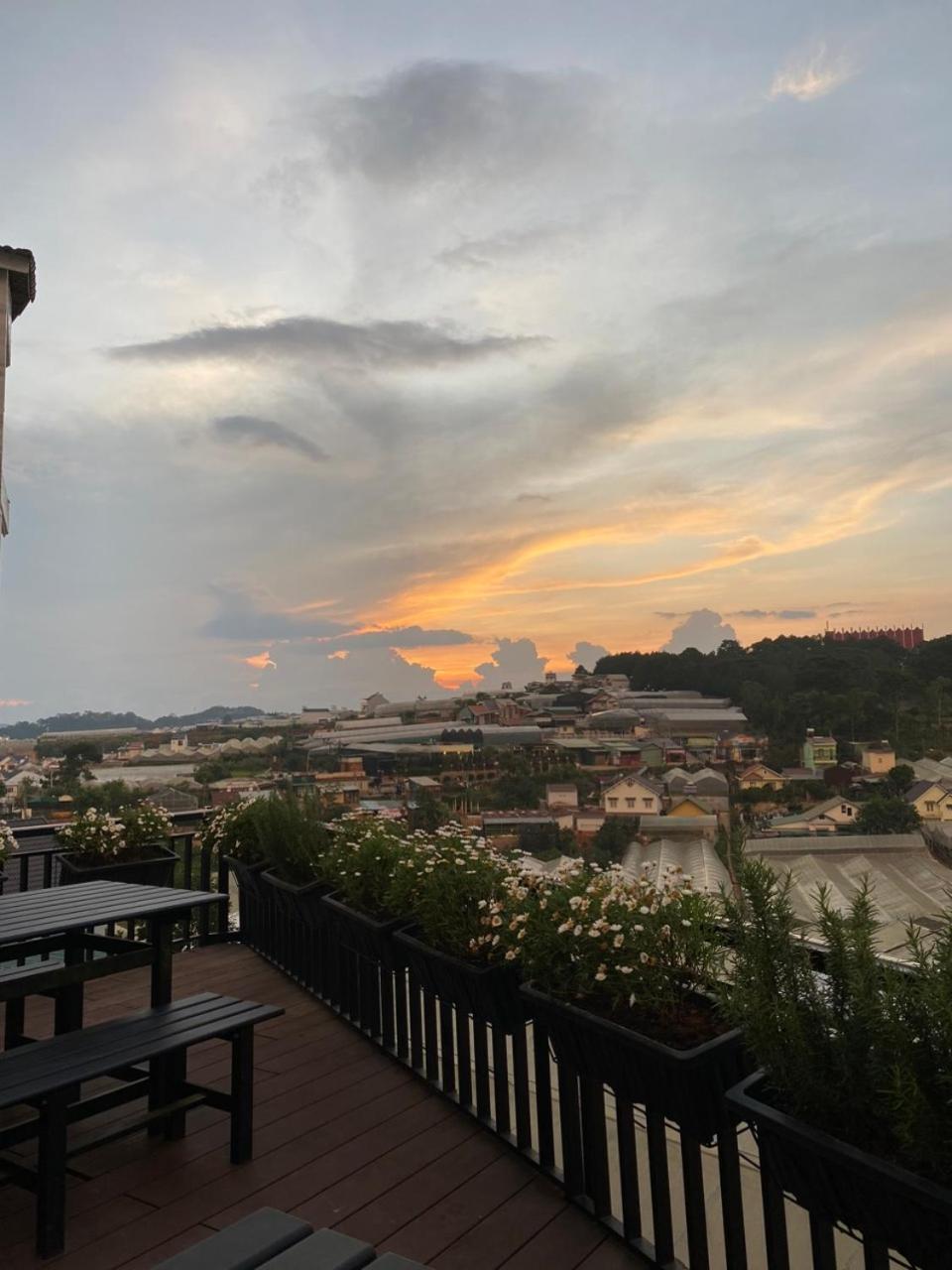 Hotel The Elegant Dalat Exterior foto